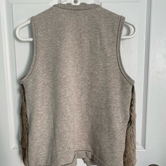 Vest! Faux fur! - Picture 2 of 2